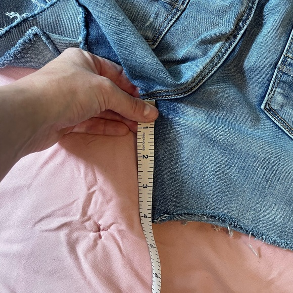 American Eagle Hi-Rise Shortie Distressed Jean shorts size 4 - Picture 6 of 8